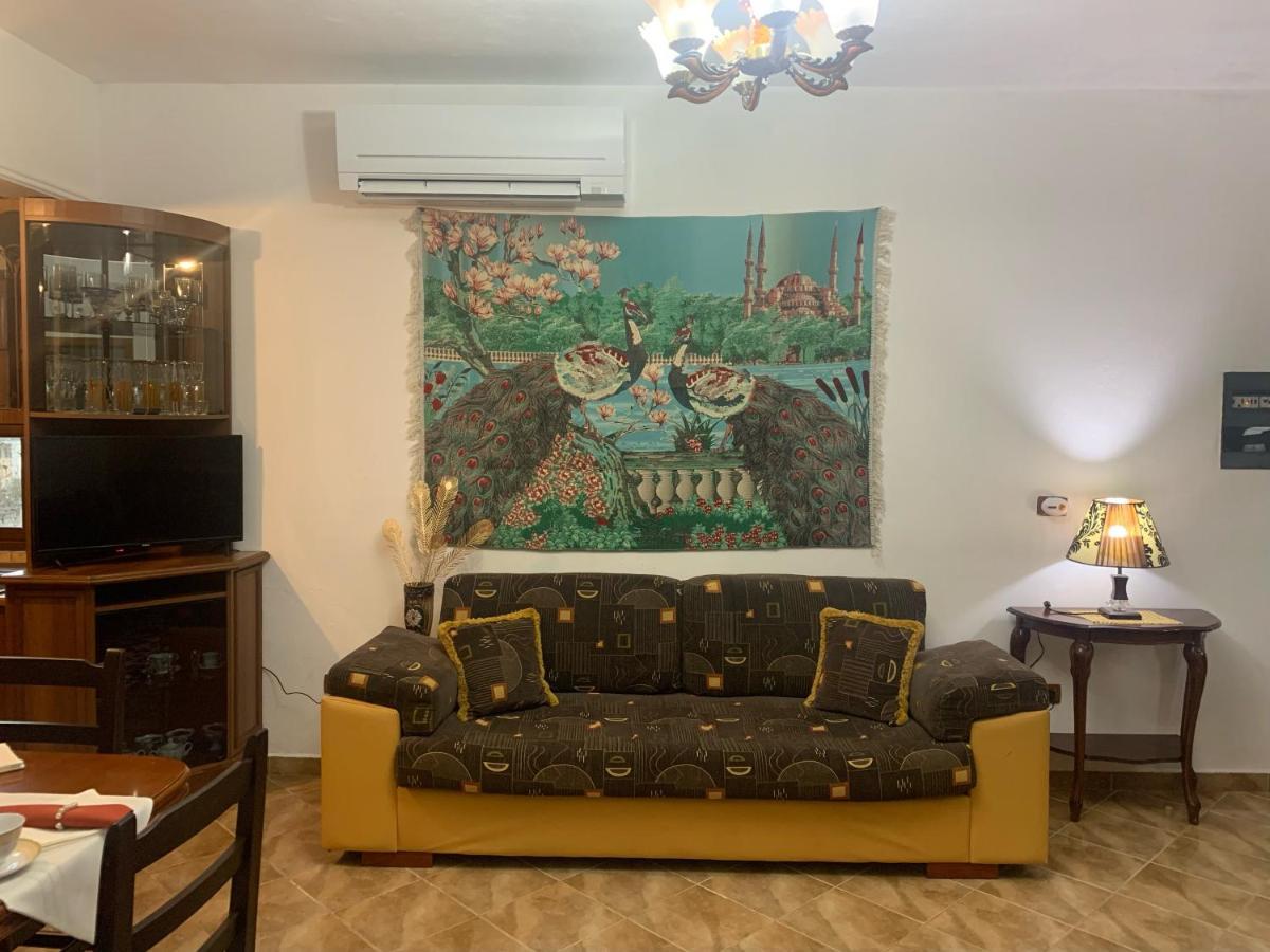 Vila Demaj! Free Parking Berat Exterior photo